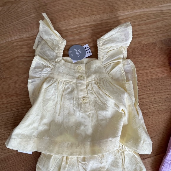 Baby Gap - 2 summer outfits. Size 3-6months. Pink and yellow. - Picture 6 of 10
